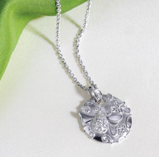 Blossom Flyte Honey Bee Disc Necklace Necklace Kit Heath