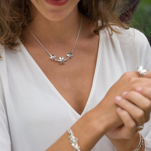 Charming triple daisy handcrafted pendant necklace Necklaces Sea Gems Ltd