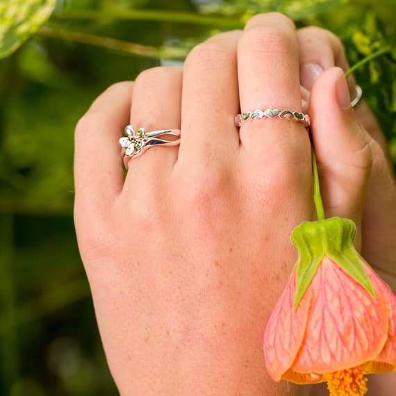 Delicate small two-toned single daisy design ring rings Sea Gems Ltd