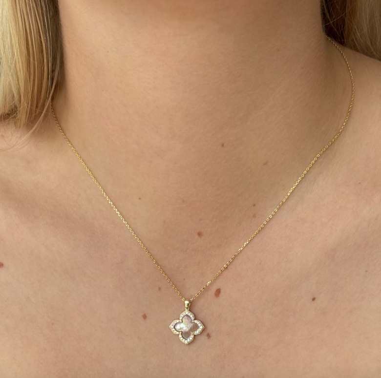 Mother of Pearl Vintage Lucky Clover Necklace in Gold Plate