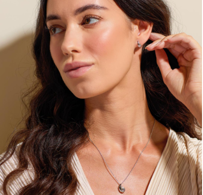 Shell Wave Stud Earrings