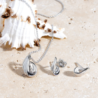 Shell Wave Stud Earrings