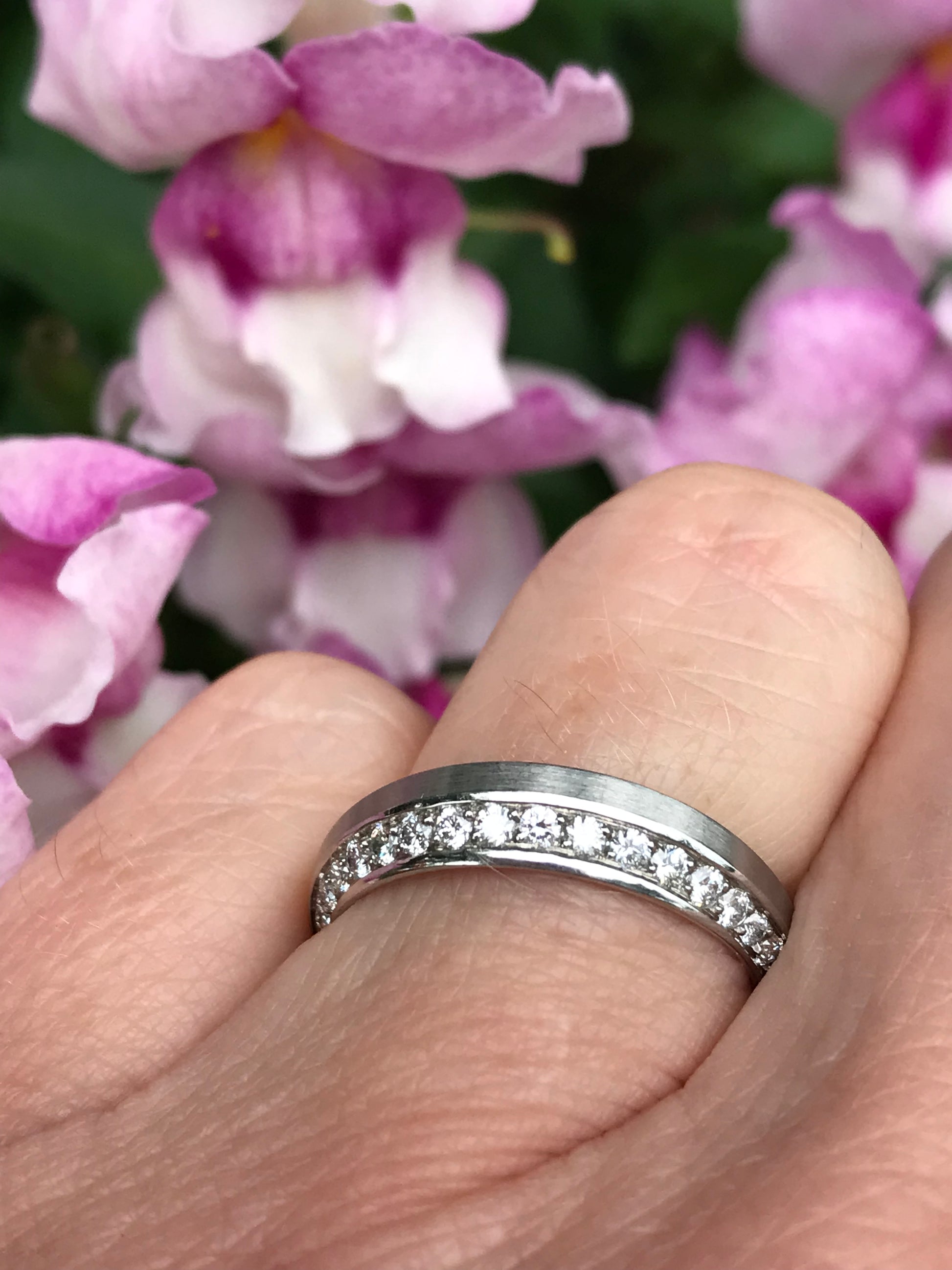 Platinum & Diamond shaped wedding band Ring Henrich & Denzel