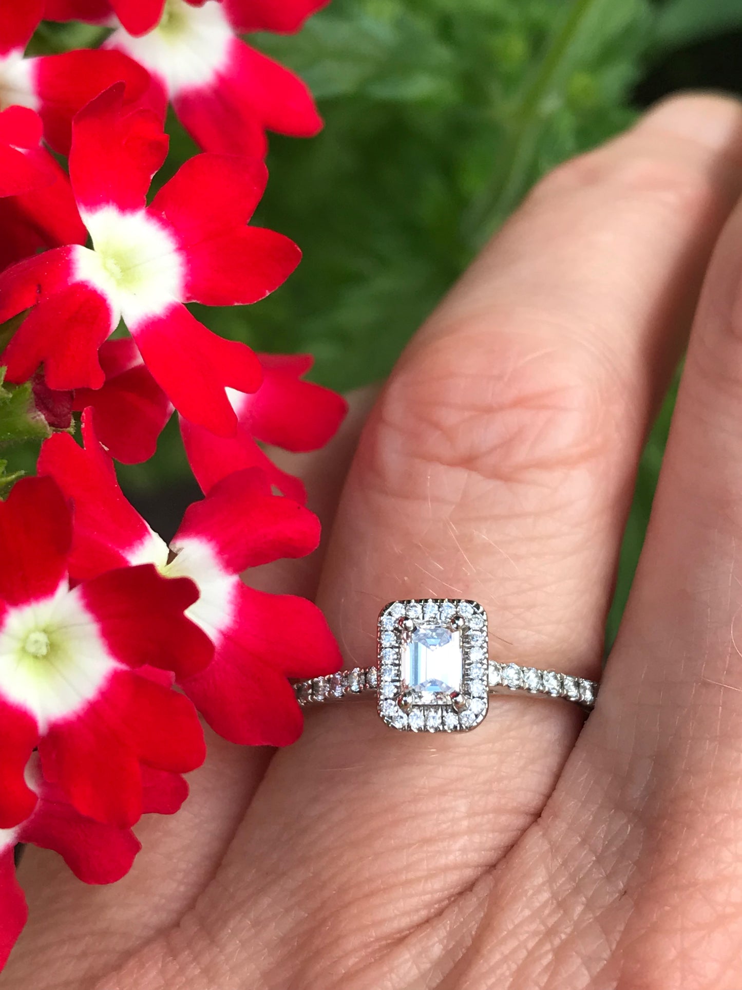 Platinum Emerald cut 0.27ct certified natural diamond ring. Ring Rock Lobster