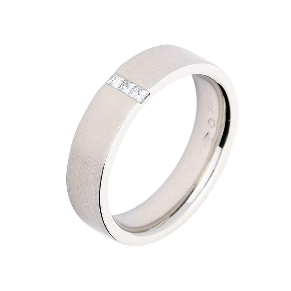 Furrer Jacot Platinum band set with a stripe of three princess cut diamonds Ring Furrer Jacot   