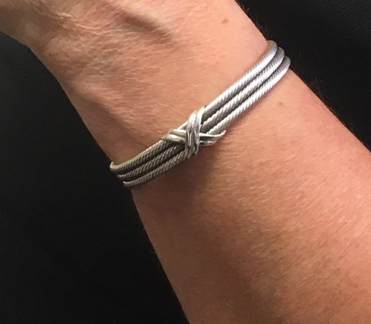 Silver Single Kiss Cuff Bangle Bangles Cavendish French