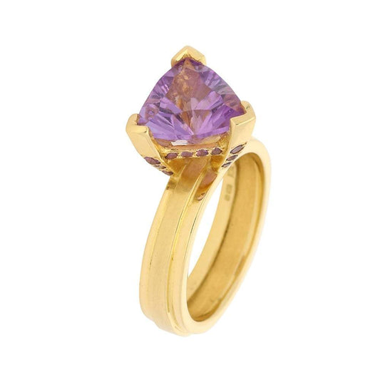The Candy Wrap ring is made in 18ct yellow gold with a trillion amethyst Ring Rock Lobster