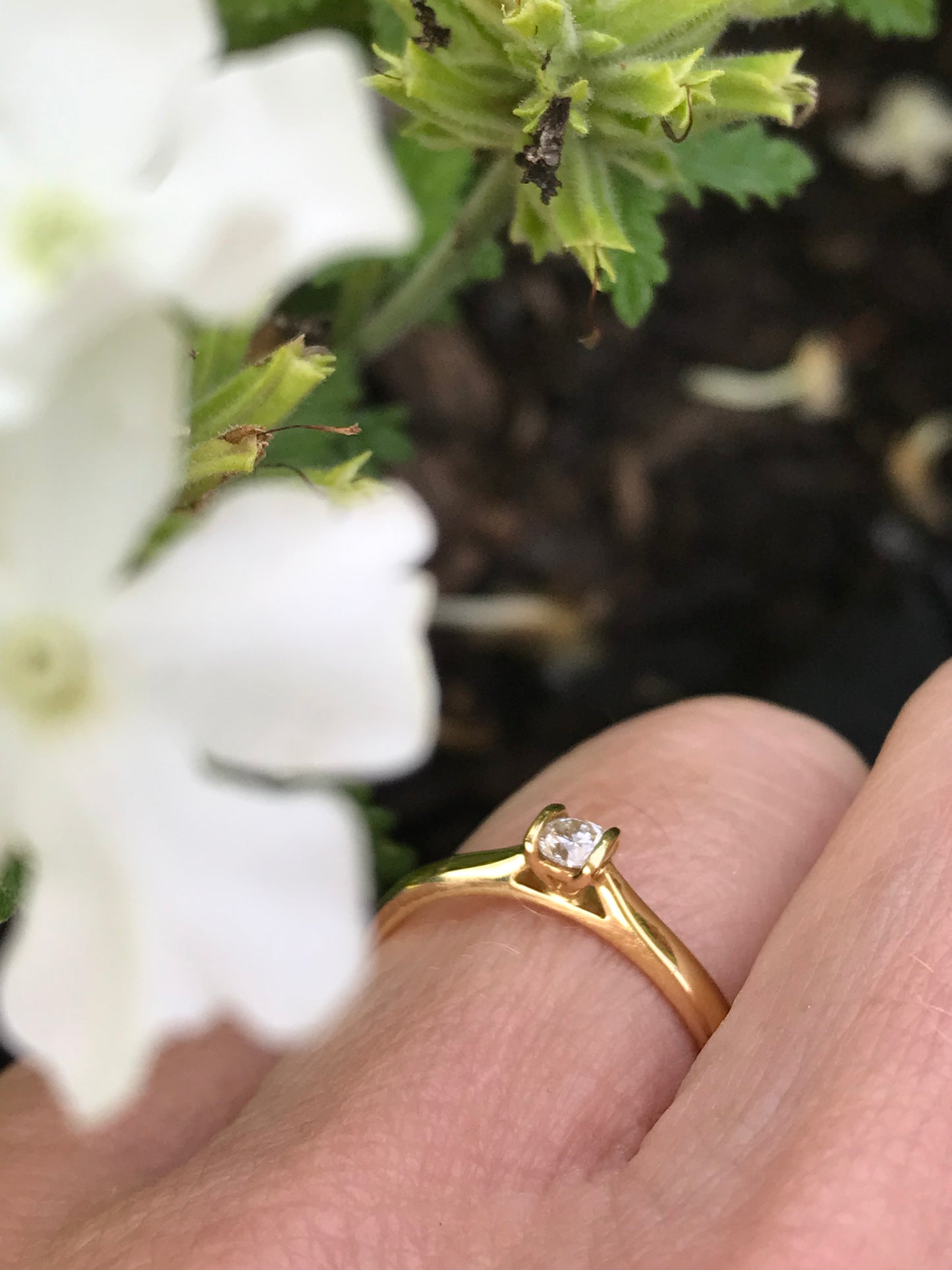 18ct Gold betty ring with a 0.14ct natural brilliant diamond FVS size O Ring Not specified