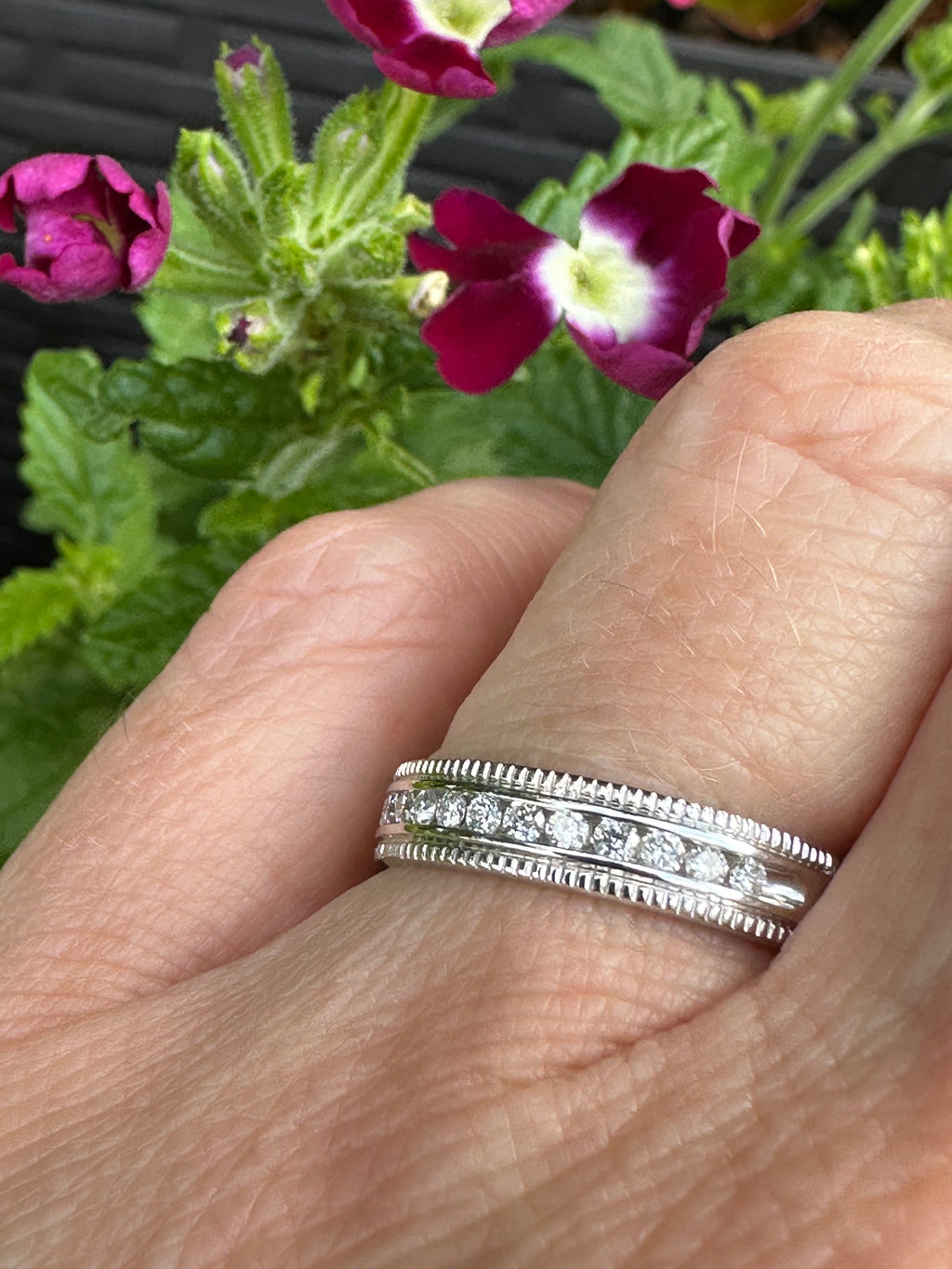 18ct white gold 0.25ct certified diamond patterned half eternity ring