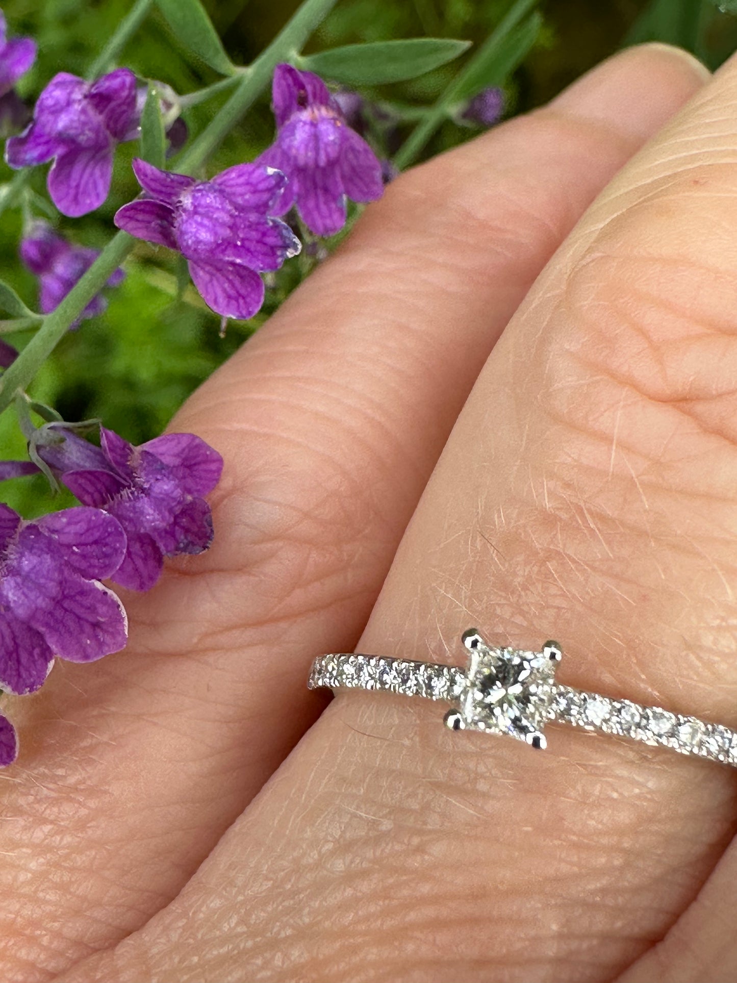 18ct white gold princess 0.15ct natural diamond shoulder ring GVS Ring Rock Lobster