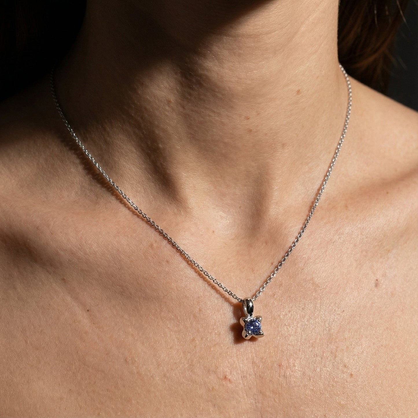 18ct white gold sapphire 0.40ct flower necklace Pendant Buchwald