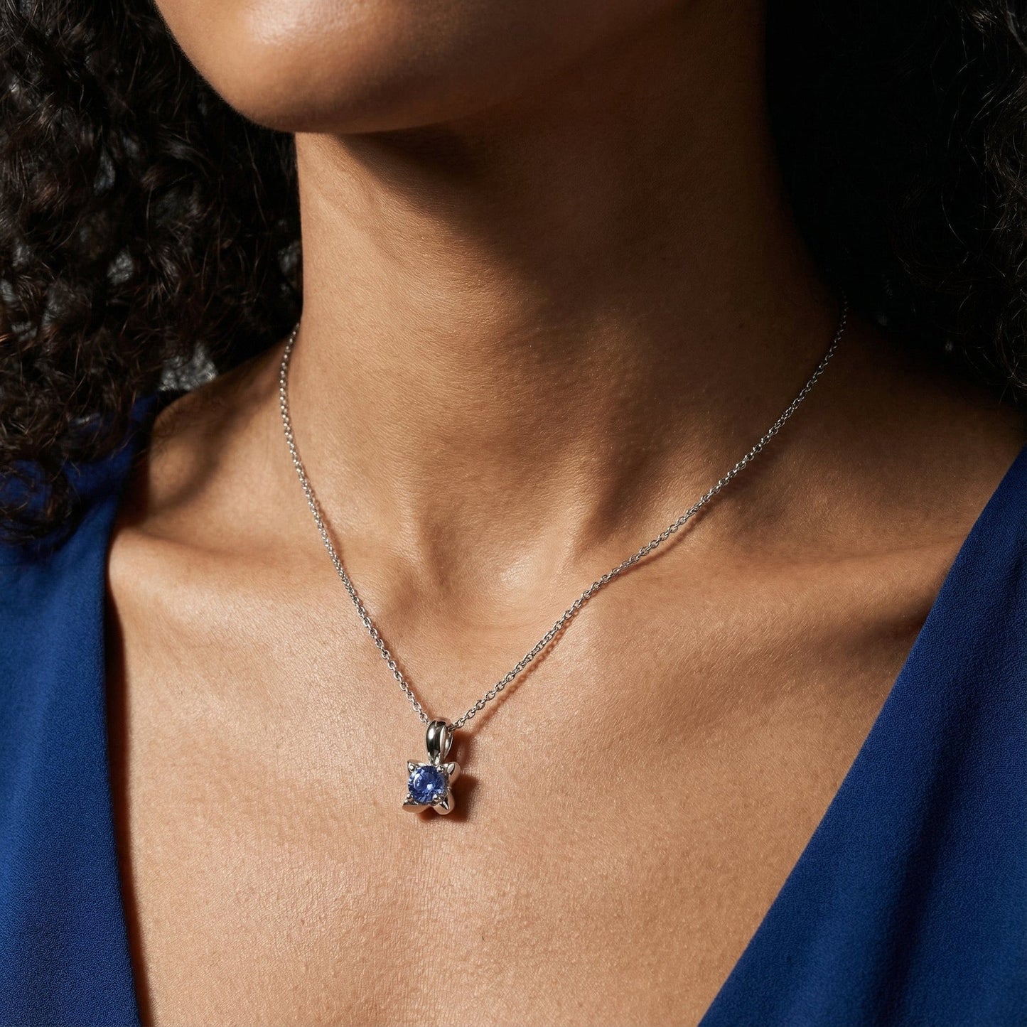 18ct white gold sapphire 0.40ct flower necklace Pendant Buchwald