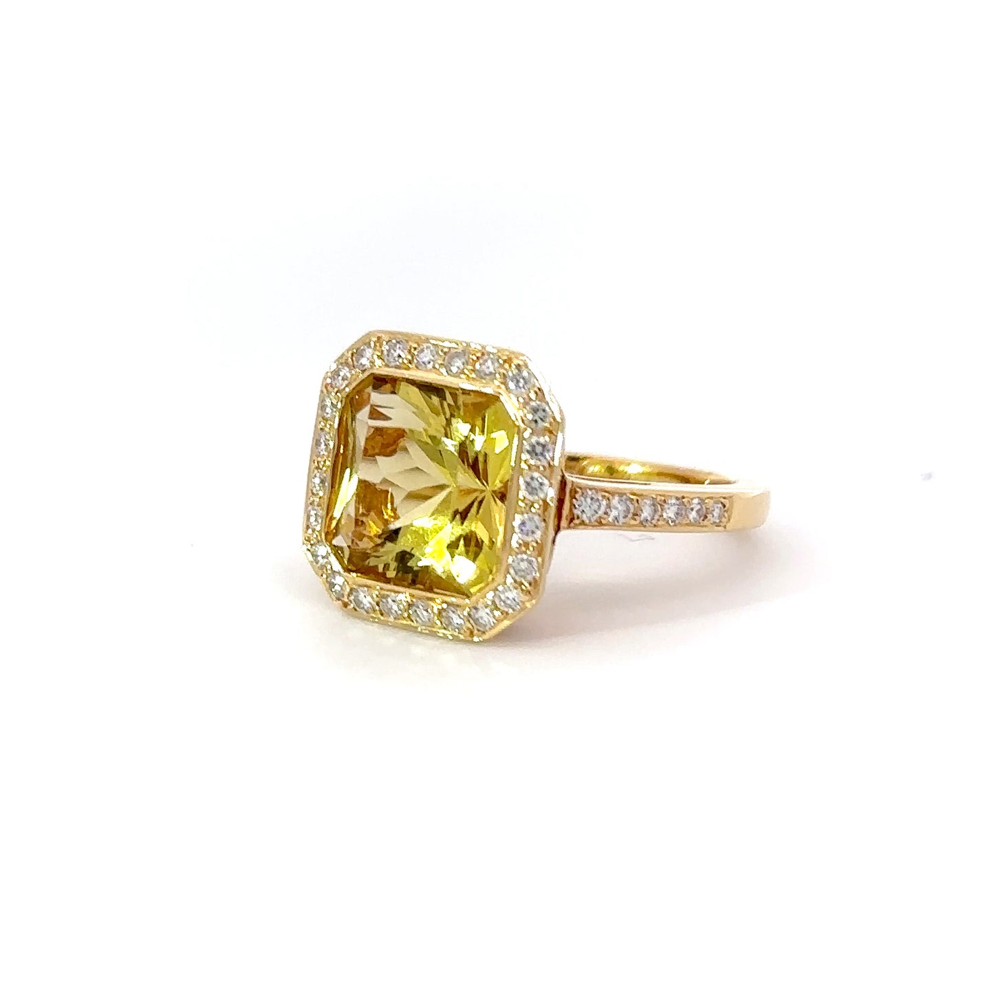 Ring 18ct yellow gold & diamond ring set with a champagne beryl and mandarin garnets.