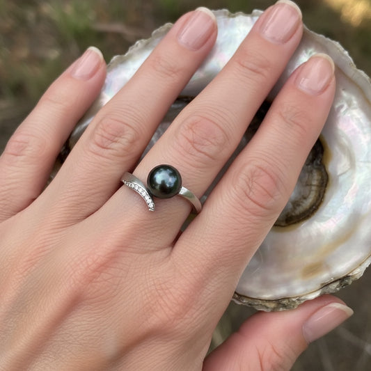 18ct white gold tahitian pearl diamond curl ring size M 1/2