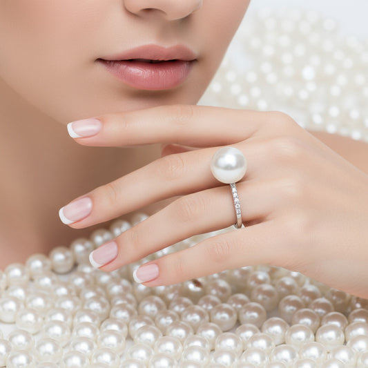 18ct white gold white southsea pearl ring with diamond shoulders size L