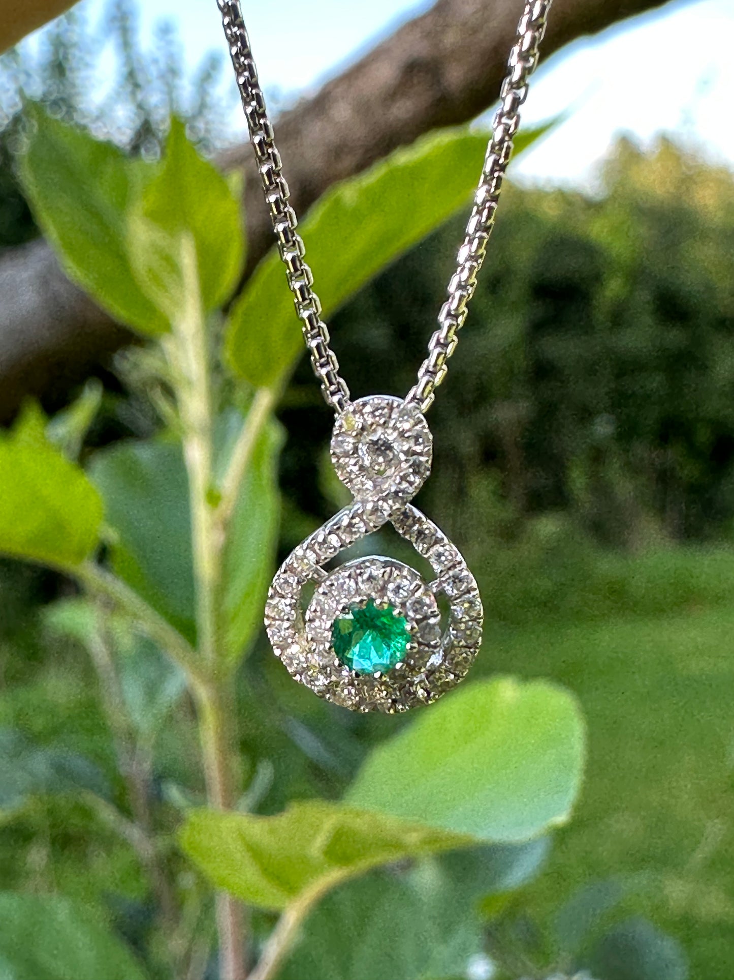 18ct white gold round cut emerald and diamond halo style necklace Pendant Rock Lobster   