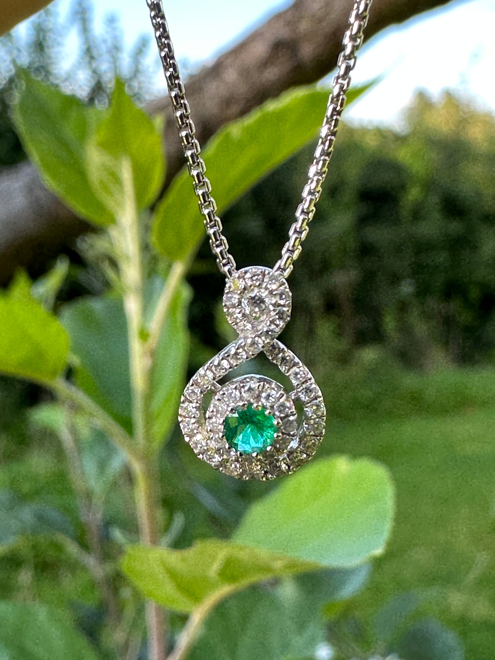 18ct white gold round cut emerald and diamond halo style pendant Pendant Rock Lobster   