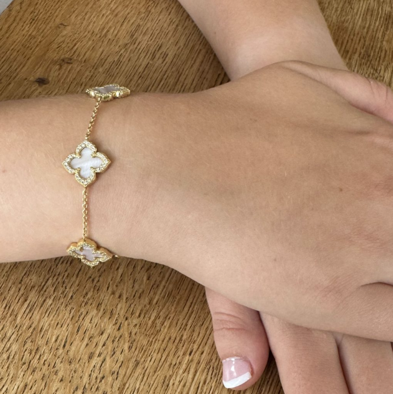 Mother of Pearl Vintage Lucky Clover Bracelet in Gold