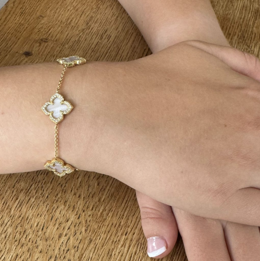 Mother of Pearl Vintage Lucky Clover Bracelet in Gold