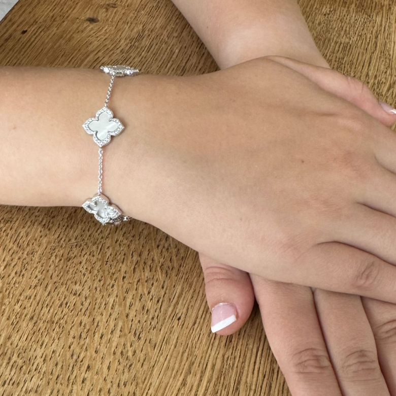 Mother of Pearl Vintage Lucky Clover Bracelet in Silver
