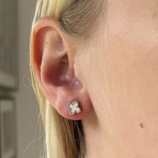 Mother of Pearl Vintage Lucky Clover Stud Earrings in Silver