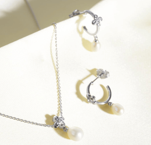 Blossom Honey Flower Pearl Hoop Earrings Earrings Kit Heath