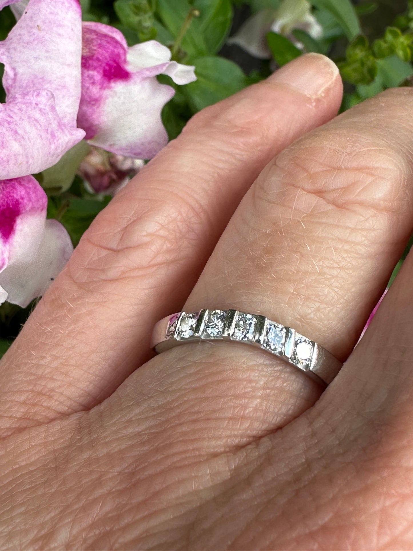 Furrer Jacot Platinum shaped 5 bar set TWVS 0.30ct diamond eternity ring. Ring Furrer Jacot