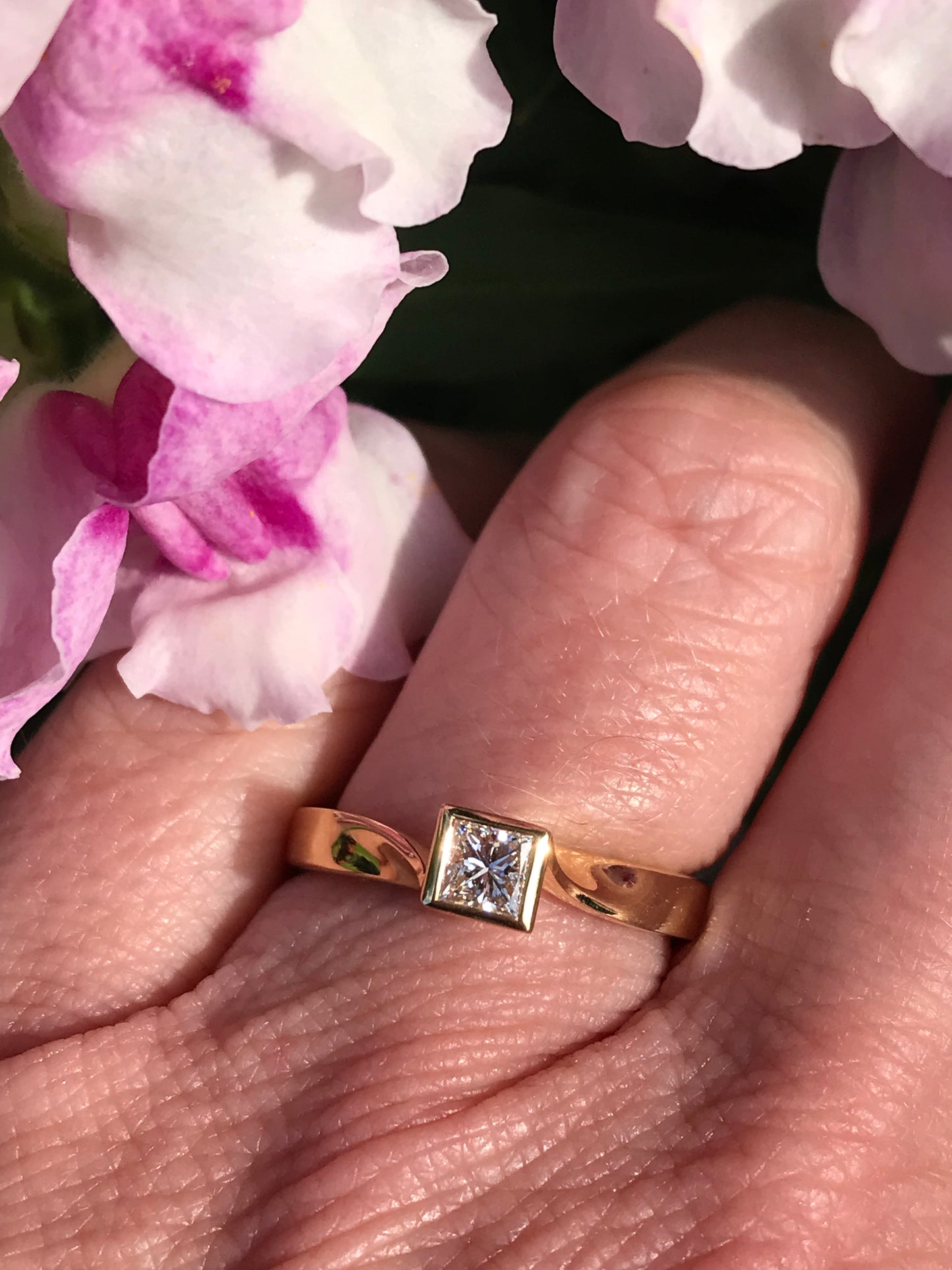 18ct Gold princess cut 0.25ct natural diamond ring GVS1 Ring Hans Rivoir   