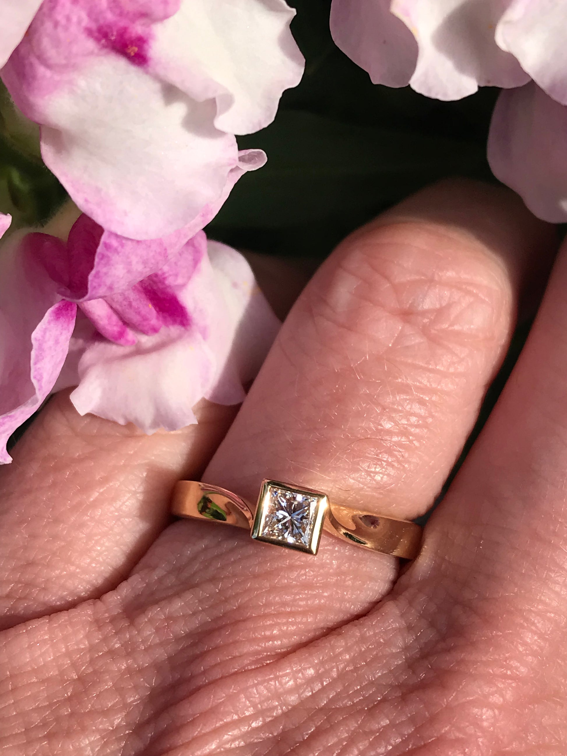 18ct Gold princess cut 0.25ct natural diamond ring GVS1 Ring Hans Rivoir   