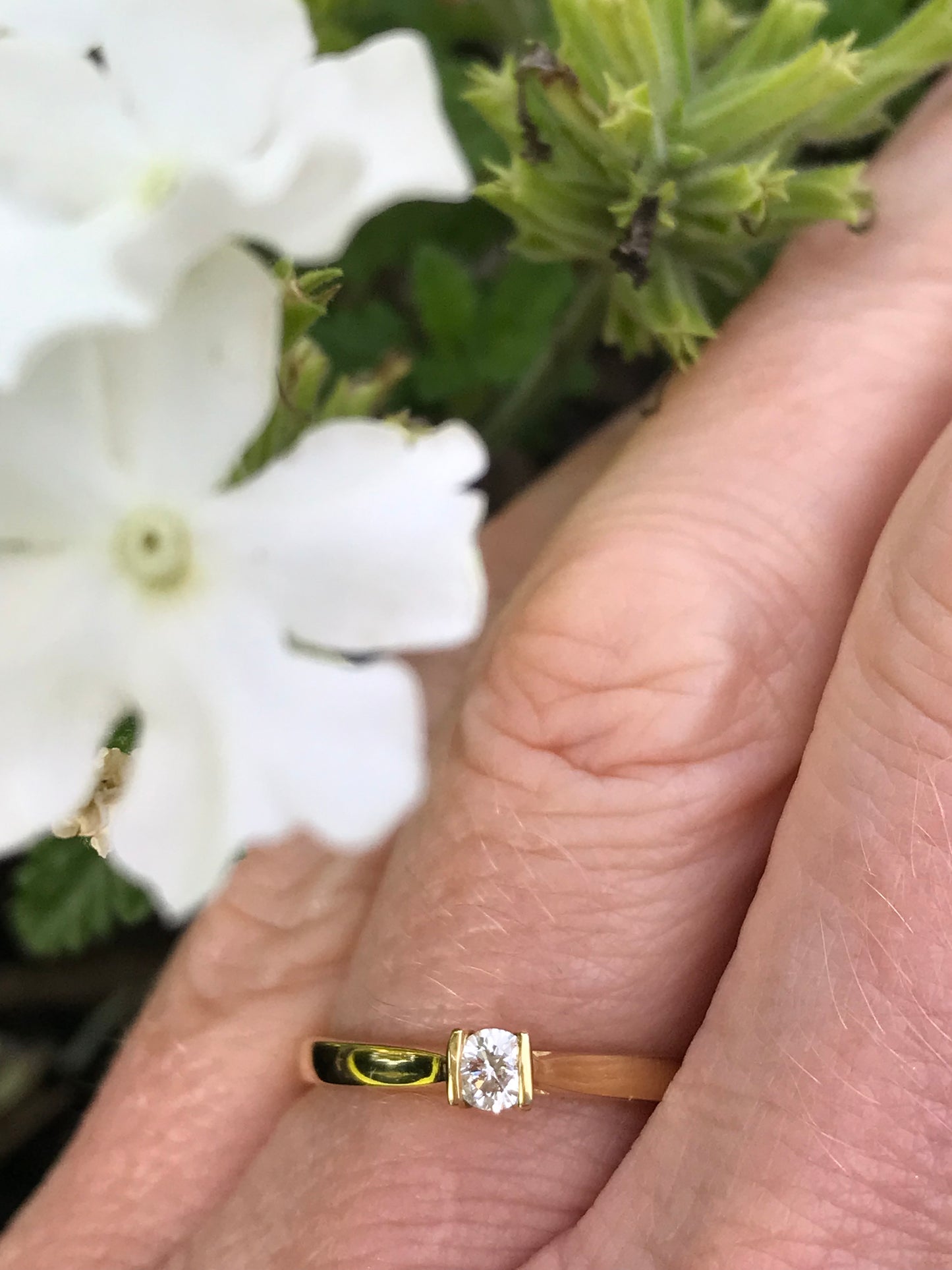 18ct Gold betty ring with a 0.14ct brilliant diamond FVS Ring Rock Lobster   
