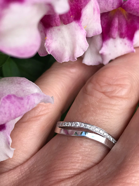 18ct white gold wave shaped full set diamond ring TW VS1 0.23ct Ring Gerstner   