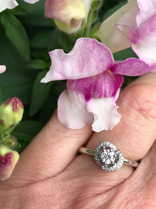 Ring Platinum 0.29CT Aurora Natural Diamond Ring certified DVS2