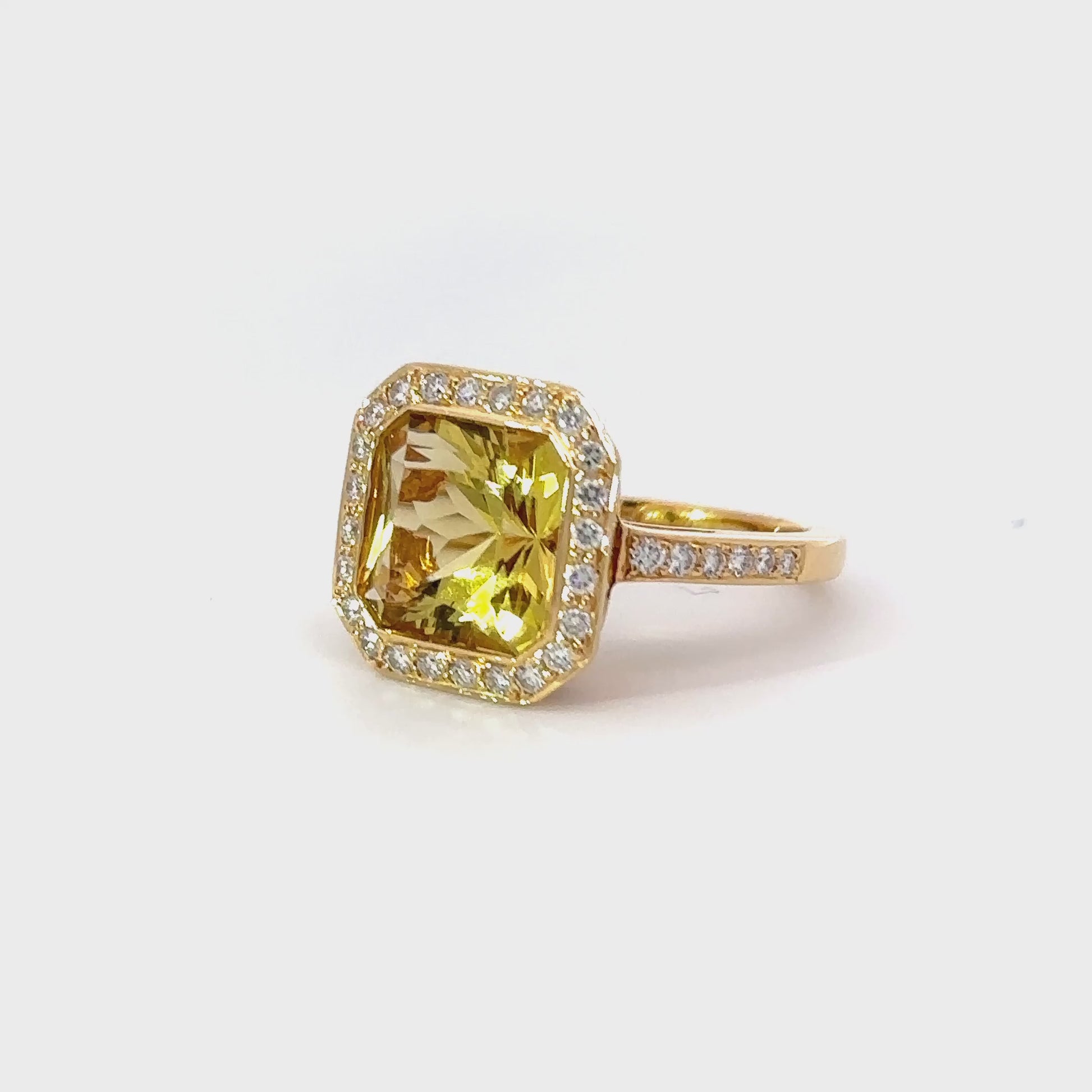 18ct yellow gold & diamond ring set with a champagne beryl and mandarin garnets. Ring Buchwald