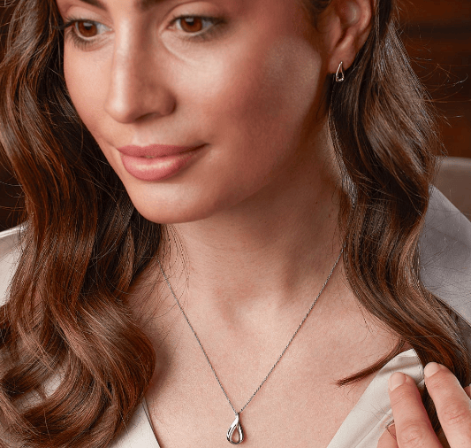 Serenity Dainty Stud Earrings Earrings Kit Heath