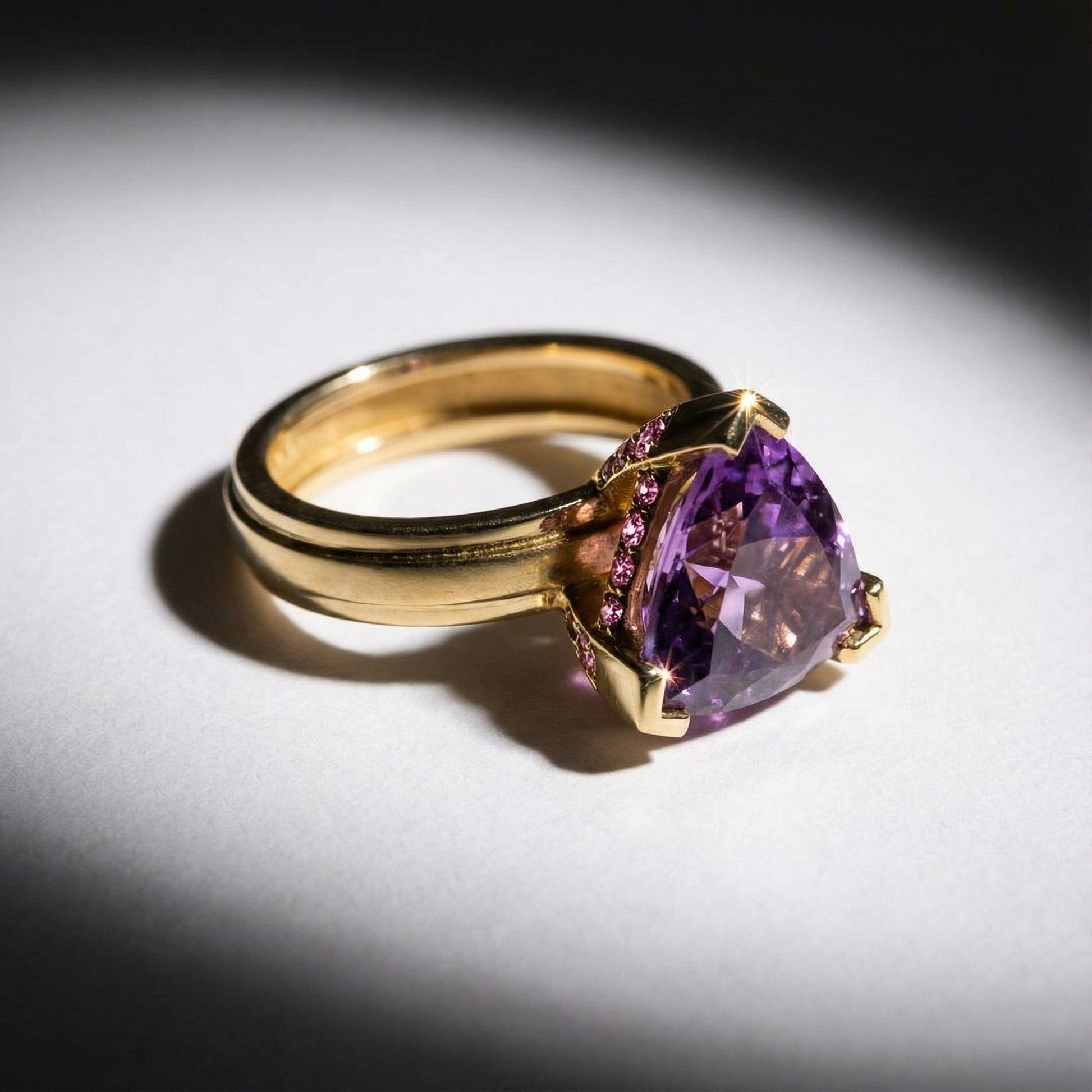 The Candy Wrap ring is made in 18ct yellow gold with a trillion amethyst Ring Rock Lobster